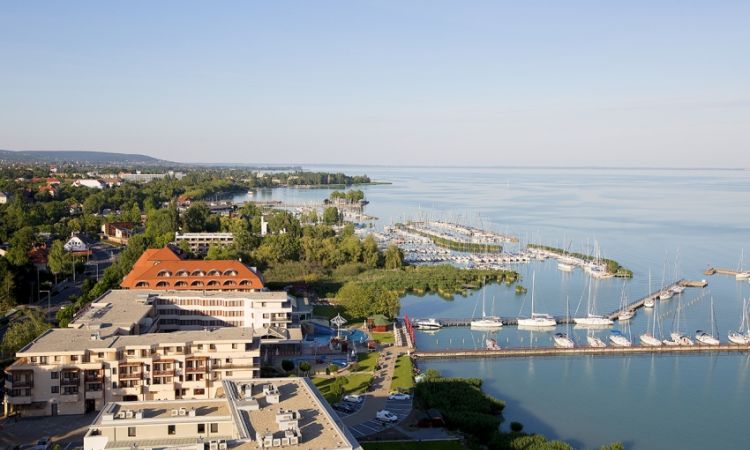 Exceptional location, immence panorama