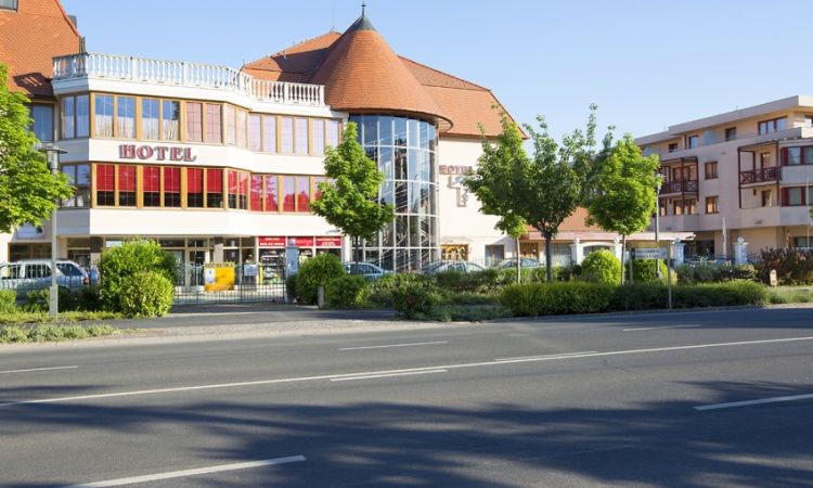 Exceptional location, immence panorama