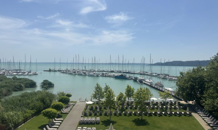 Exceptional location, immence panorama