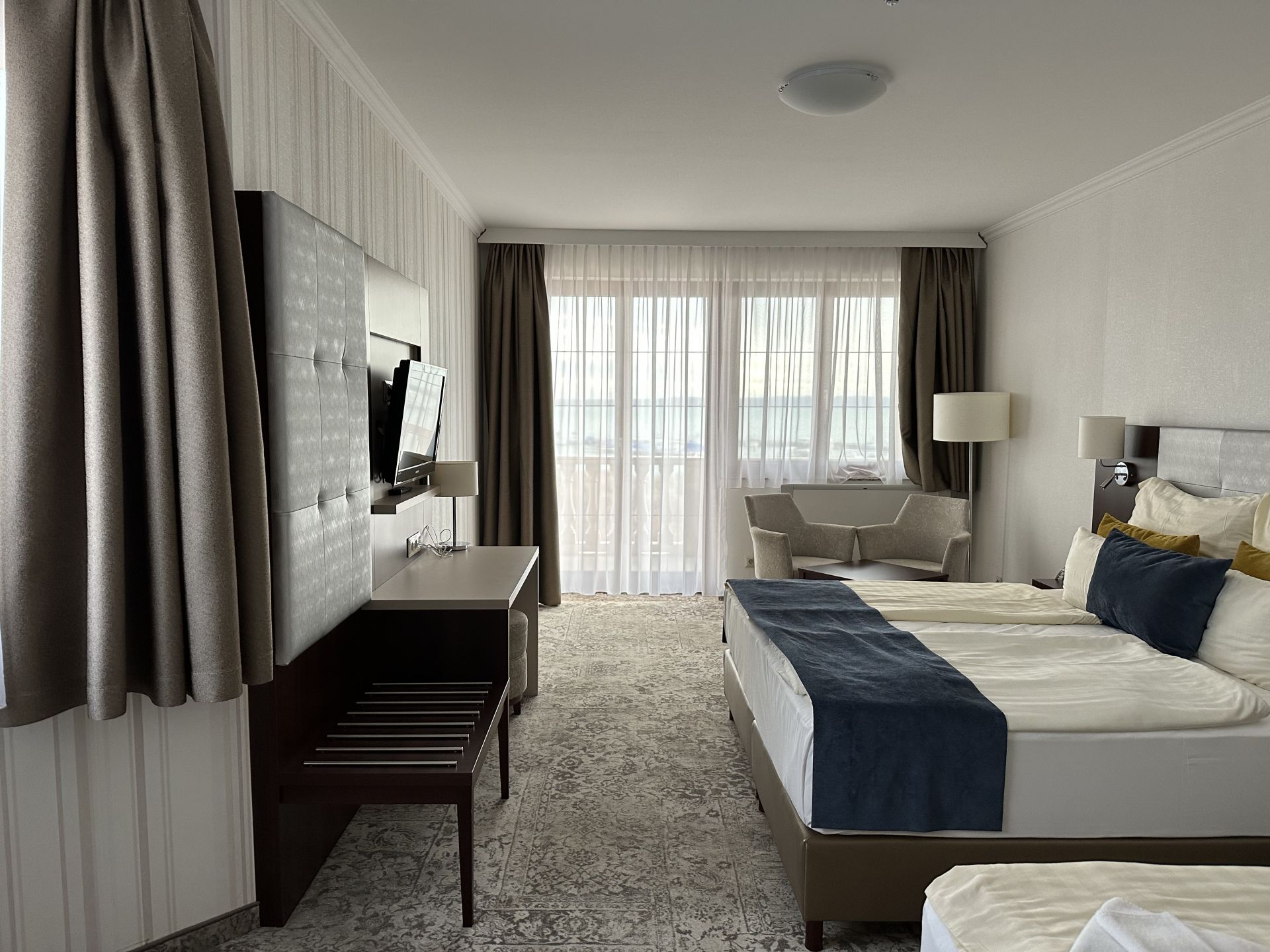 Modern 3 fős balkonos szoba