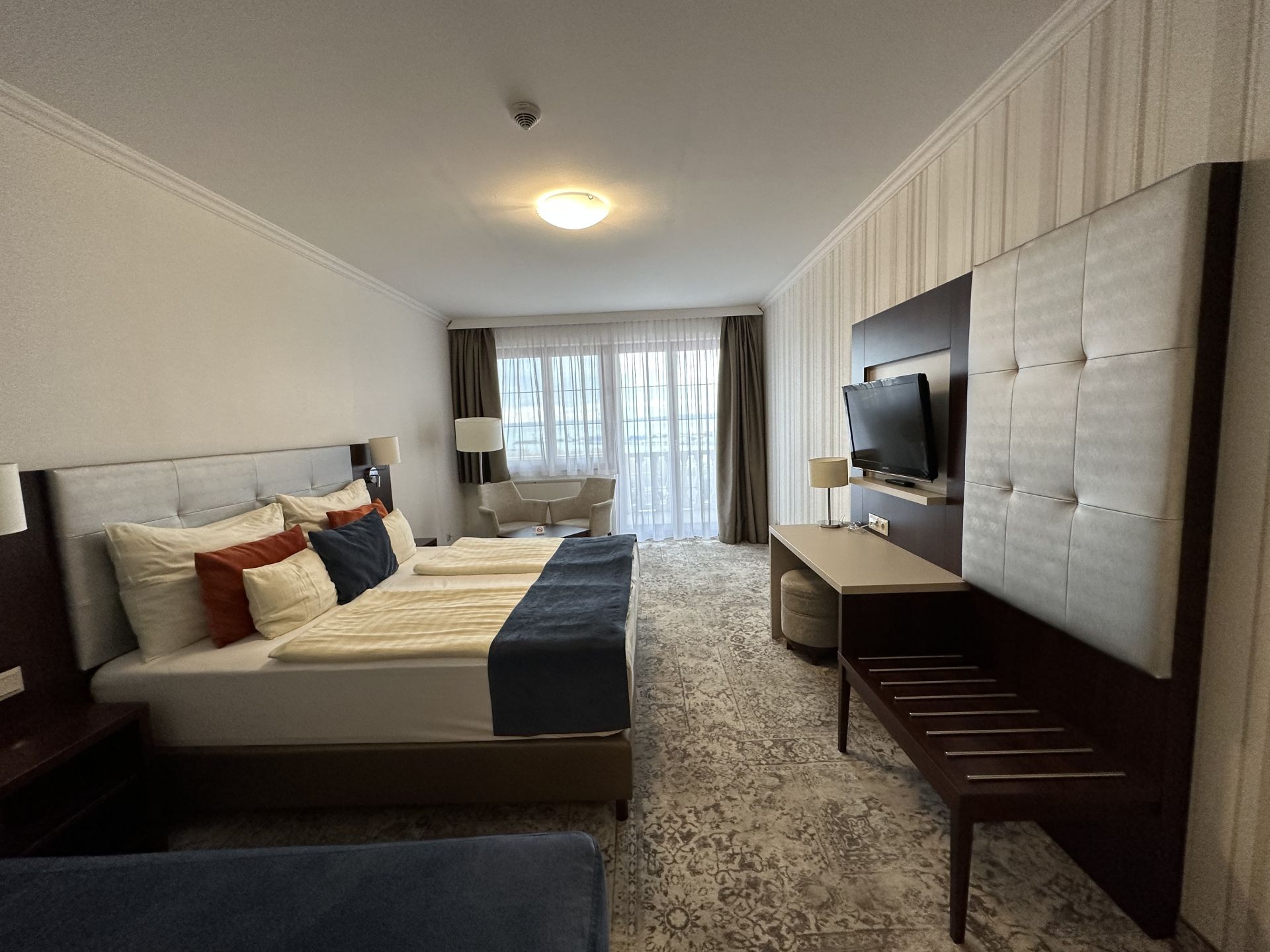 Modern 3-4 fős szoba erkéllyes