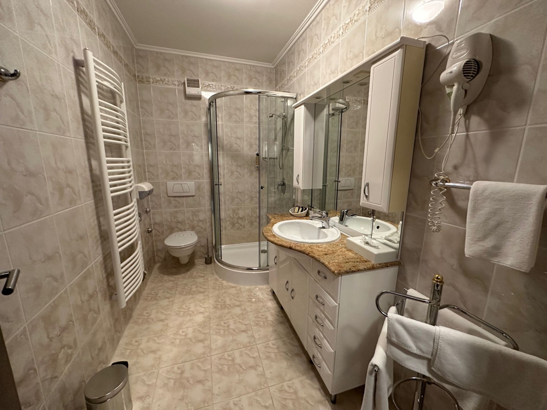 Fürdőszoba/ Modern szárny